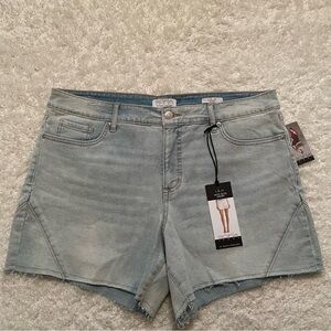 Women’s Sofia Jeans by Sofia Vergara Light Wash Jean Shorts size 14 NWT
